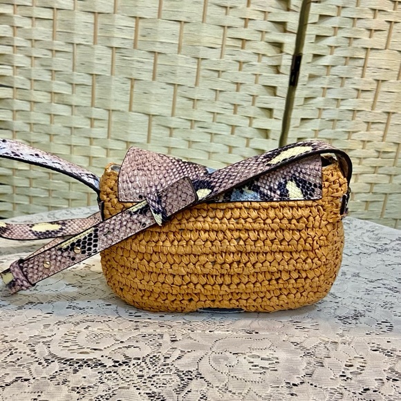 Vince Camuto ReptileLeather and Straw Crossbody 9in L x 6in H x 2in W - Picture 3 of 10